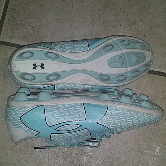 Soccer cleats - Picture 2 of 4